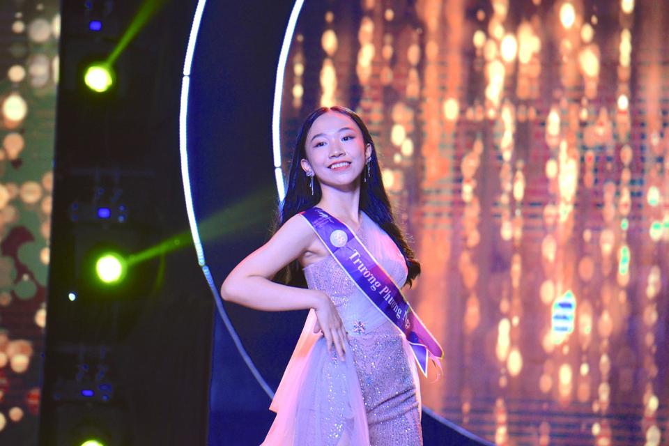 Nữ sinh 10 năm là lớp trưởng đi thi Hoa hậu quốc tế - Ảnh 1