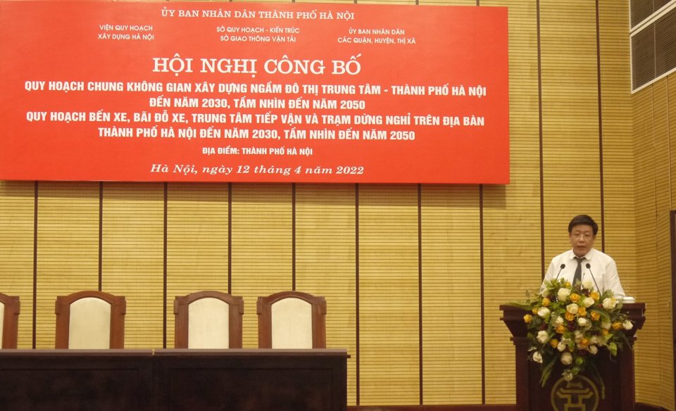 Ph&oacute; Chủ tịch UBND TP Dương Đức Tuấn ph&aacute;t biểu tại hội nghị.