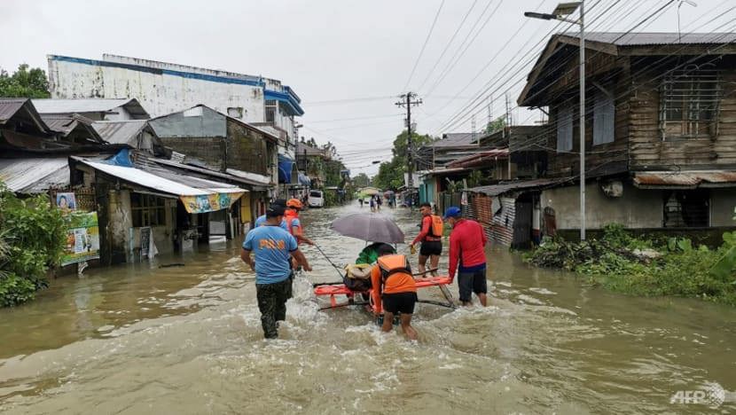 Lực lượng cứu hộ sơ t&aacute;n người d&acirc;n sau khi b&atilde;o Megi đổ bộ v&agrave;o tỉnh Leyte, Philippines. Ảnh: AFP