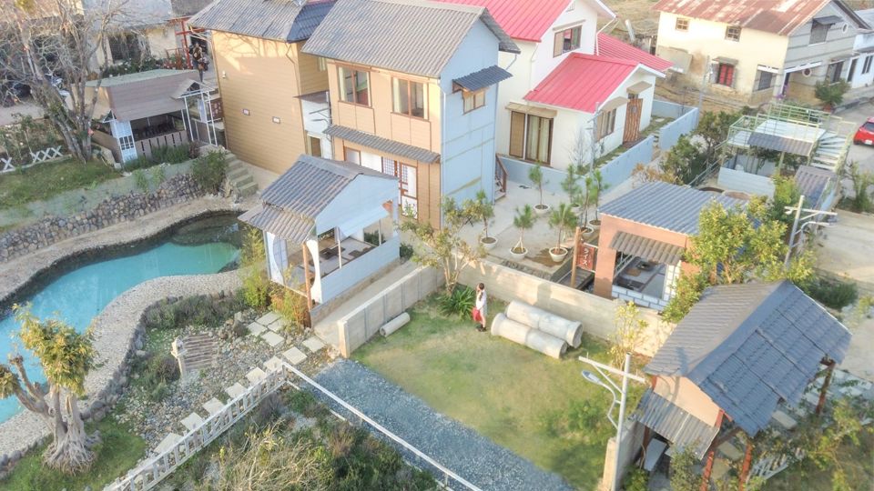 Thị Trấn Nobi l&agrave; một tổ hợp gồm nhiều căn homestay được x&acirc;y dựng liền kề nhau. Ảnh: Internet.