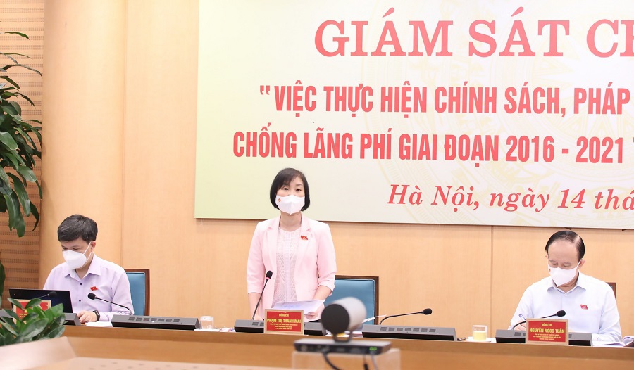 Ph&oacute; trưởng đo&agrave;n chuy&ecirc;n tr&aacute;ch Đo&agrave;n ĐB Quốc hội TP H&agrave; Nội Phạm Thị Thanh Mai điều h&agrave;nh buổi gi&aacute;m s&aacute;t