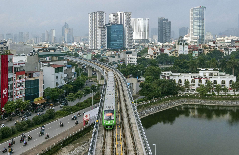 Phát triển đô thị gắn liền với giao thông công cộng. Ảnh Hải Linh01