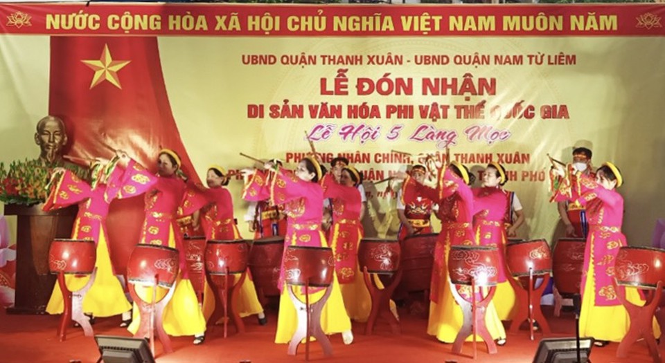 Trống hội ch&agrave;o mừng Lễ đ&oacute;n nhận Bằng c&ocirc;ng nhận Di sản văn h&oacute;a phi vật thể quốc gia &ldquo;Lễ hội 5 l&agrave;ng Mọc&rdquo;