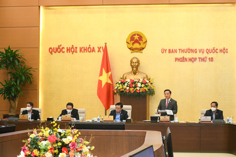 Ph&oacute; Chủ tịch Quốc hội Nguyễn Khắc Định điều h&agrave;nh nội dung phi&ecirc;n họp. Ảnh: Quochoi.vn