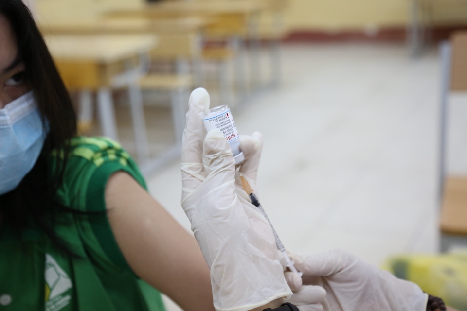 Vaccine Spikevax (Moderna) được sử dụng để ti&ecirc;m cho học sinh. Ảnh: Thanh Hải