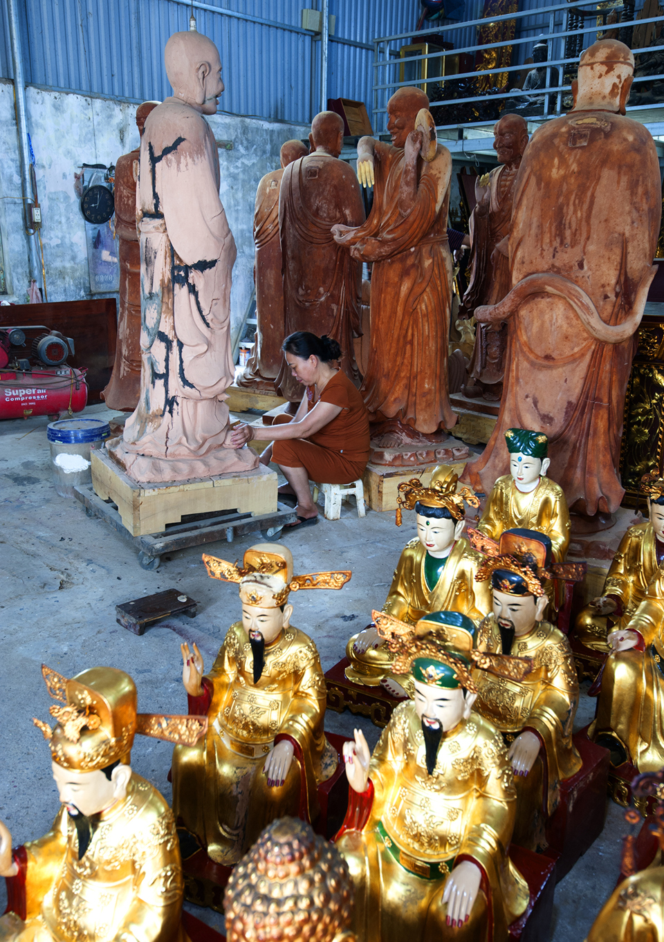 Niềm tự hào của làng nghề truyền thống tạc tượng Sơn Đồng - Ảnh 10