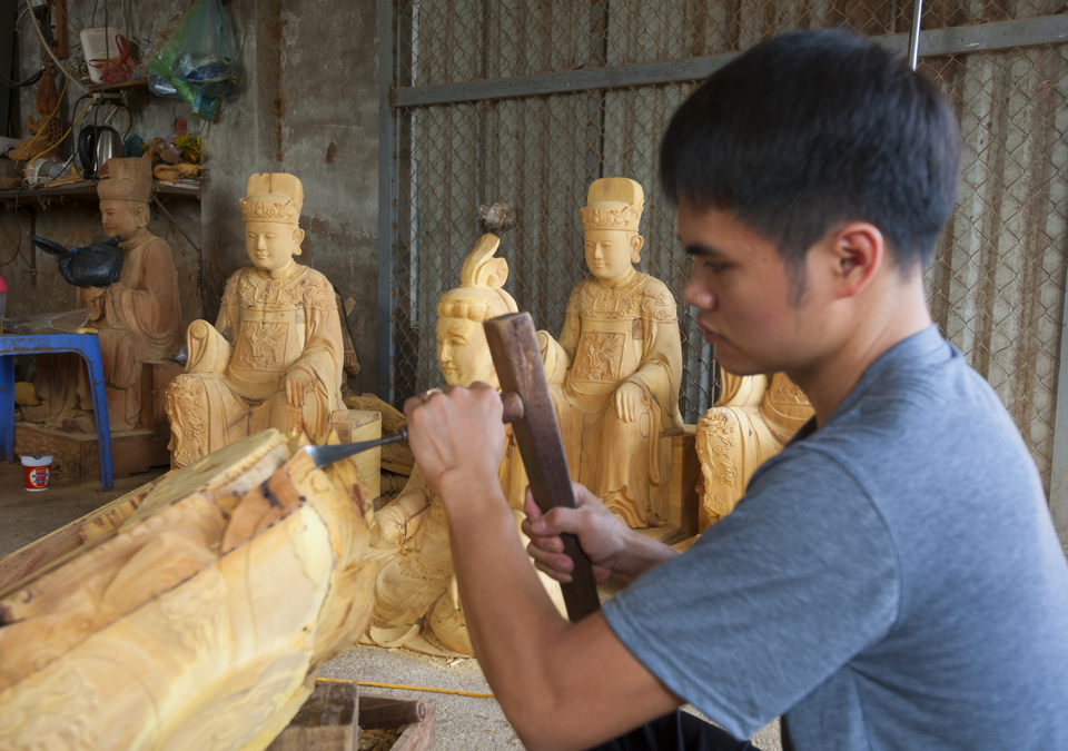 Niềm tự hào của làng nghề truyền thống tạc tượng Sơn Đồng - Ảnh 1