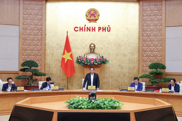 Thủ tướng Phạm Minh Ch&iacute;nh chủ tr&igrave; phi&ecirc;n họp. Ảnh: VGP &nbsp;