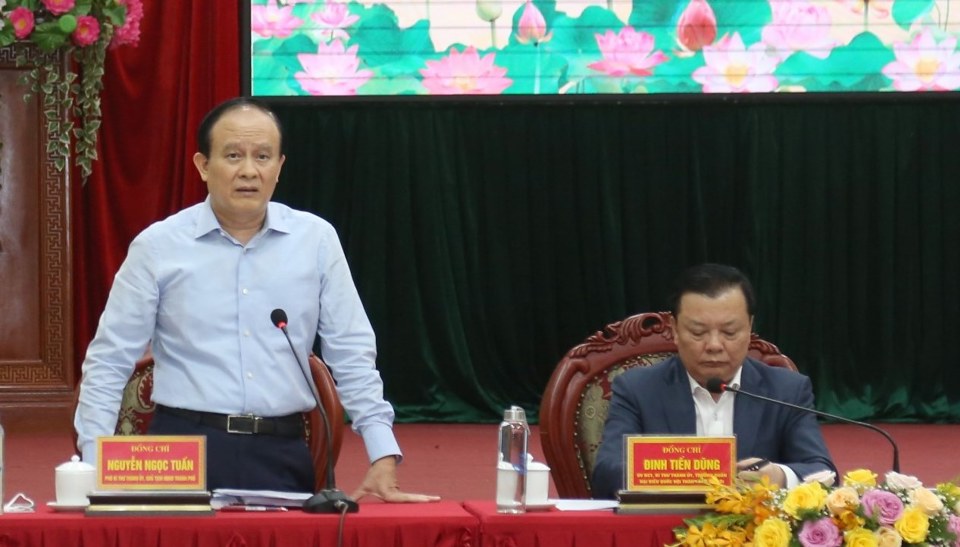 Chủ tịch HĐND TP Nguyễn Ngọc Tuấn ph&aacute;t biểu tại cuộc l&agrave;m việc