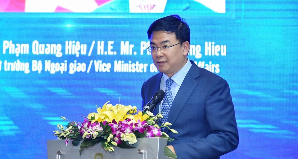 Thứ trưởng Bộ Ngoại giao Phạm Quang Hiệu ph&aacute;t biểu tại diễn đ&agrave;n. Ảnh: moit.gov.vn