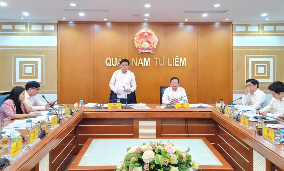 Ph&oacute; Chủ tịch UBND TP Dương Đức Tuấn ph&aacute;t biểu tại buổi l&agrave;m việc.