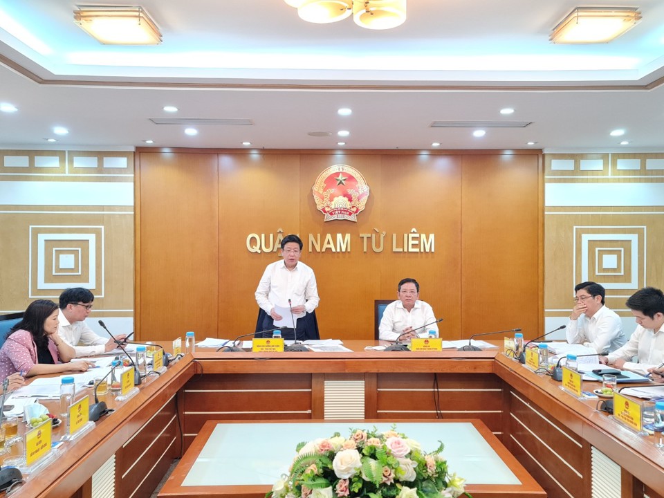 Phó Chủ tịch UBND TP Dương Đức Tuấn phát biểu tại buổi làm việc với UBND quận Nam Từ Liêm. Ảnh: Phương Nga