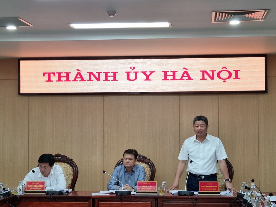 Ph&oacute; Chủ tịch UBND TP Nguyễn Mạnh Quyền ph&aacute;t biểu tại hội nghị