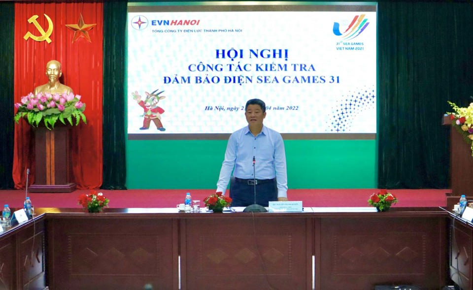 Ph&oacute; Chủ tịch UBNDTP H&agrave; Nội Nguyễn Mạnh Quyền ph&aacute;t biểu chỉ đạo tại buổi kiểm tra cung ứng điện&nbsp; (21/4).