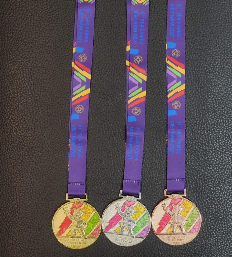 Huy chương SEA Games 31 d&agrave;y 5mm, huy chương v&agrave;ng sẽ được mạ v&agrave;ng 24K, huy chương bạc được mạ bạc, huy chương đồng được mạ đồng.