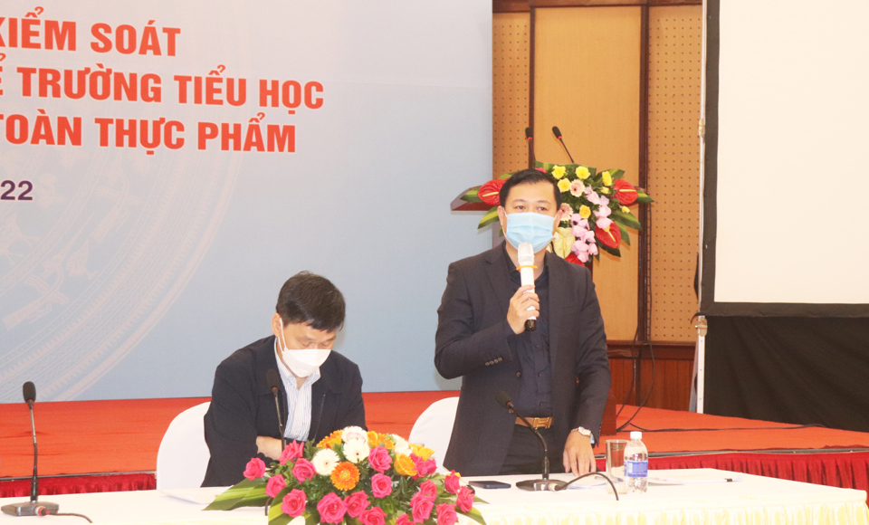 Chi cục trưởng Chi cục ATVSTP H&agrave; Nội Đặng Thanh Phong ph&aacute;t biểu tại hội nghị.
