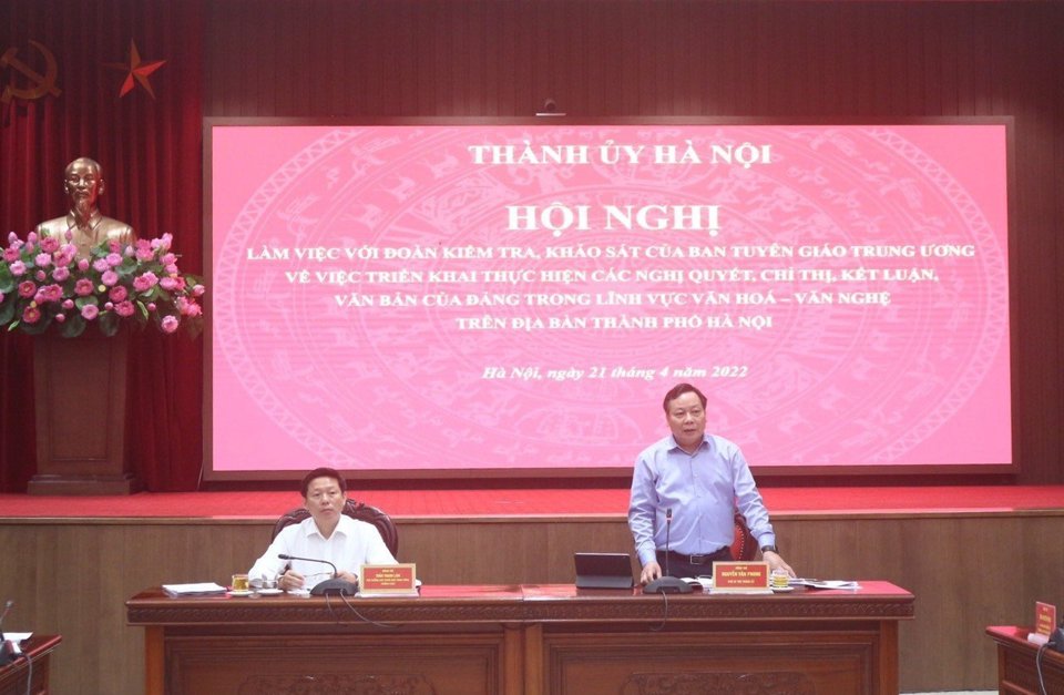 Phó Bí thư Thành ủy Hà Nội Nguyễn Văn Phong phát biểu tại cuộc làm việc. Ảnh: Trần Long