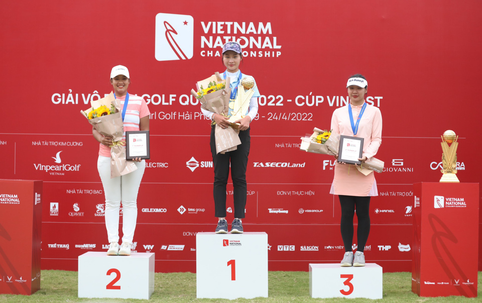 Golfer Đo&agrave;n Xu&acirc;n Khu&ecirc; Minh gi&agrave;nh chiến thắng thuyết phục với tổng điểm -7 tại bảng nữ.