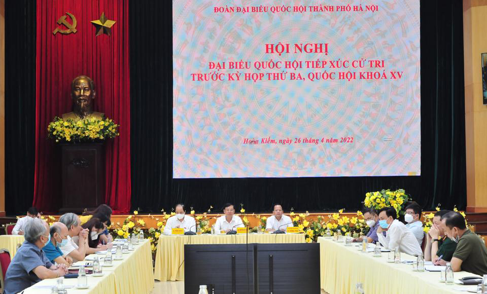 Các đại biểu Quốc hội thuộc Đơn vị bầu cử số 2 (Đoàn đại biểu Quốc hội TP Hà Nội) tiếp xúc cử tri các quận, huyện Hoàn Kiếm, Long Biên, Đông Anh.