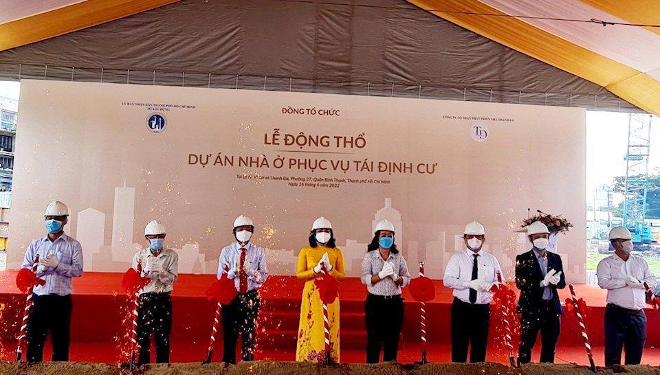 Lễ động thổ dự án nhà ở phục vụ tái định cư cho người dân tại các chung cư ở Cư xá Thanh Đa, quận Bình Thạnh, TP Hồ Chí Minh được tổ chức sáng 26-4. (Ảnh Tiểu Thúy)