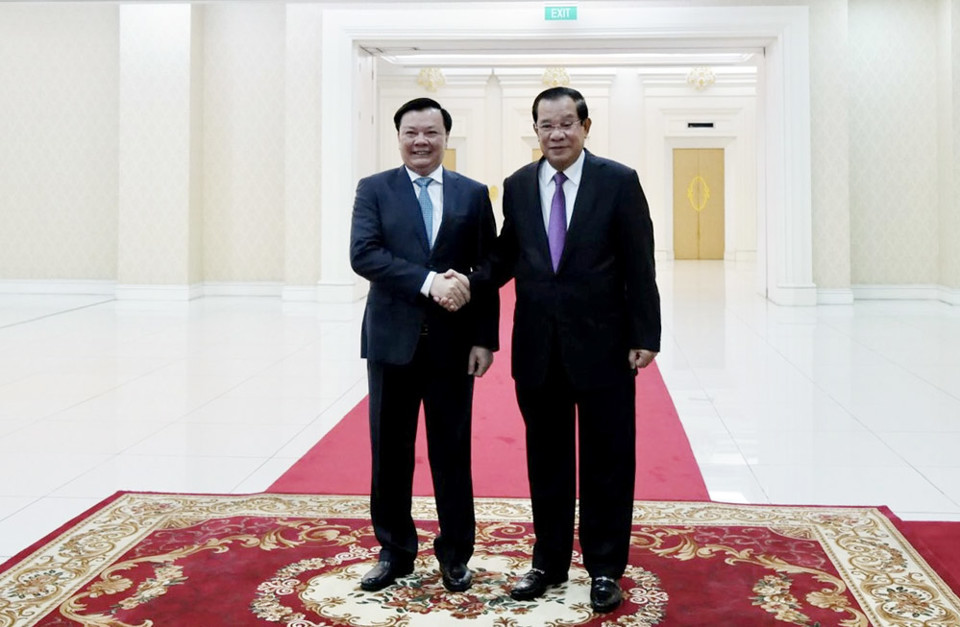 Chủ tịch Đảng Nh&acirc;n d&acirc;n Campuchia (CPP), Thủ tướng Vương quốc Campuchia Samdech Hun Sen tiếp Ủy vi&ecirc;n Bộ Ch&iacute;nh trị, B&iacute; thư Th&agrave;nh ủy H&agrave; Nội Đinh Tiến Dũng.