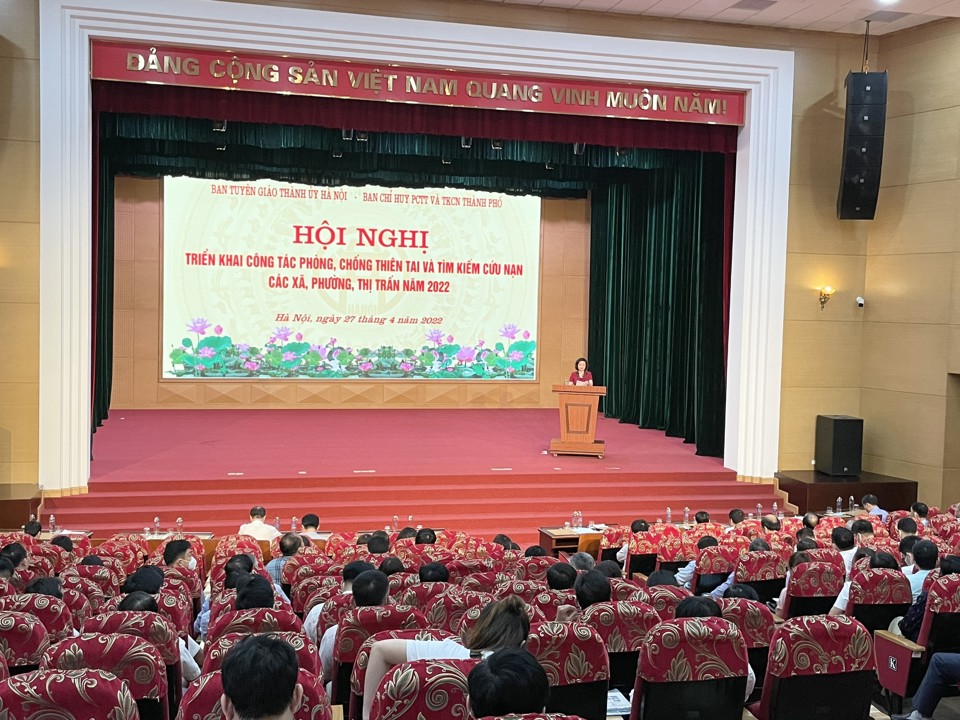 Phó Trưởng ban Ban Tuyên giáo Thành ủy Đinh Thị Lan Duyên phát biểu kết luận hội nghị.