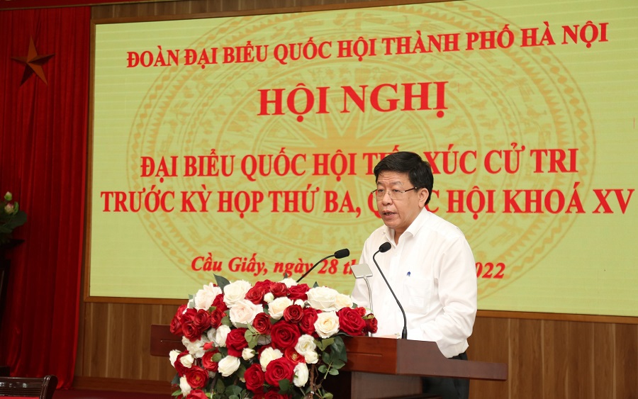 Ph&oacute; Chủ tịch UBND TP H&agrave; Nội Dương Đức Tuấn ph&aacute;t biểu tiếp thu, trả lời c&aacute;c vấn đề thuộc thẩm quyền của TP &nbsp;