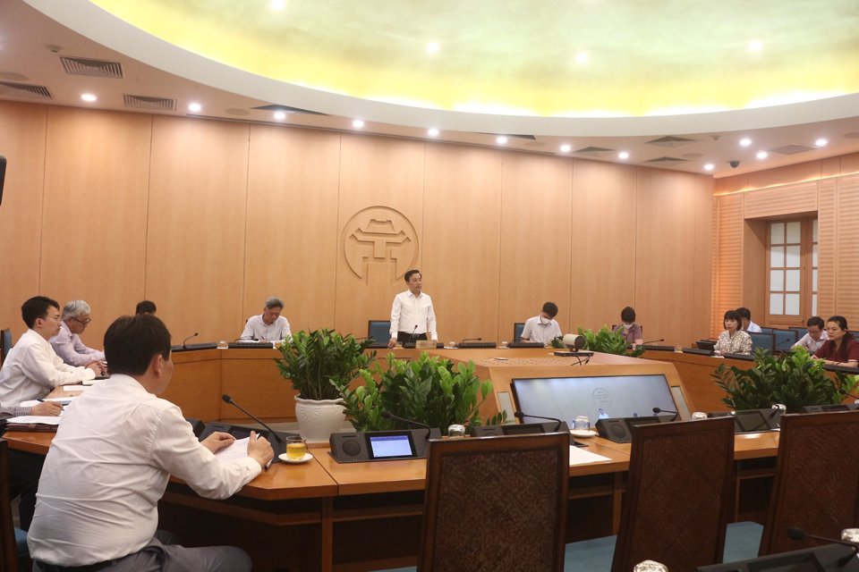 Phó Chủ tịch UBNDTP Chử Xuân Dũng phát biểu chỉ đạo tại cuộc họp. Ảnh: Việt An