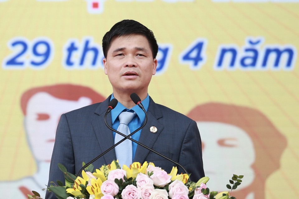 Ph&oacute; Chủ tịch Tổng LĐLĐ Việt Nam Ngọ Duy Hiểu ph&aacute;t biểu tại buổi lễ.