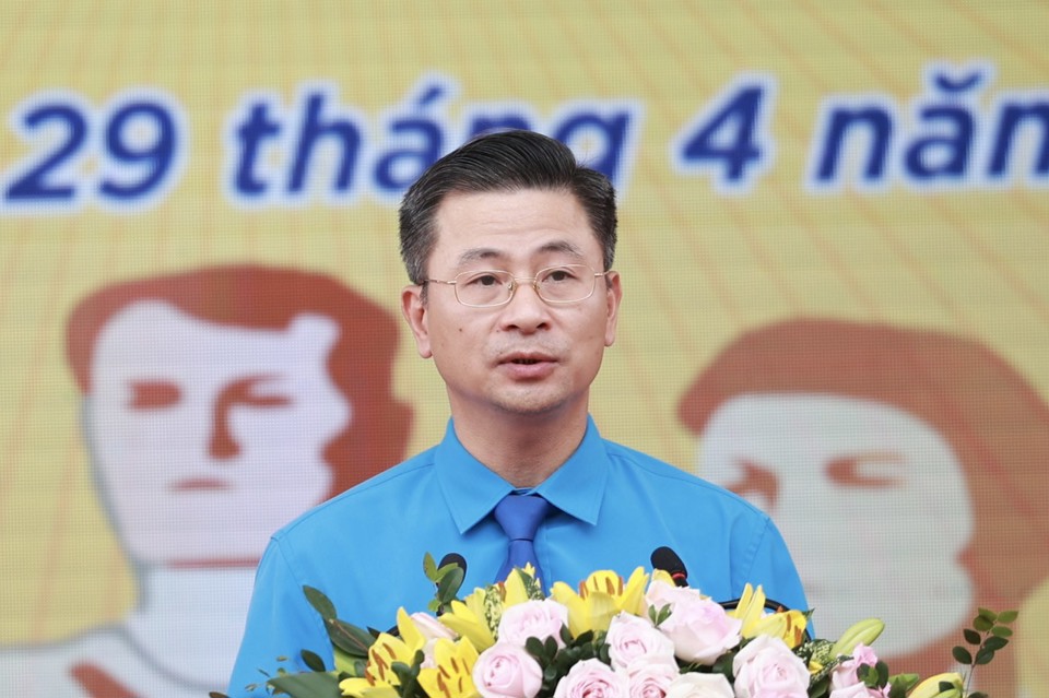 Chủ tịch LĐLĐ TP Nguyễn Phi Thường ph&aacute;t biểu tại buổi lễ.&nbsp;