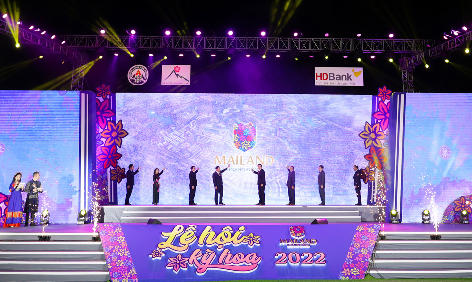 Hàng vạn du khách đổ về Lạng Sơn khai mạc Lễ hội Kỳ hoa 2022 - Ảnh 7