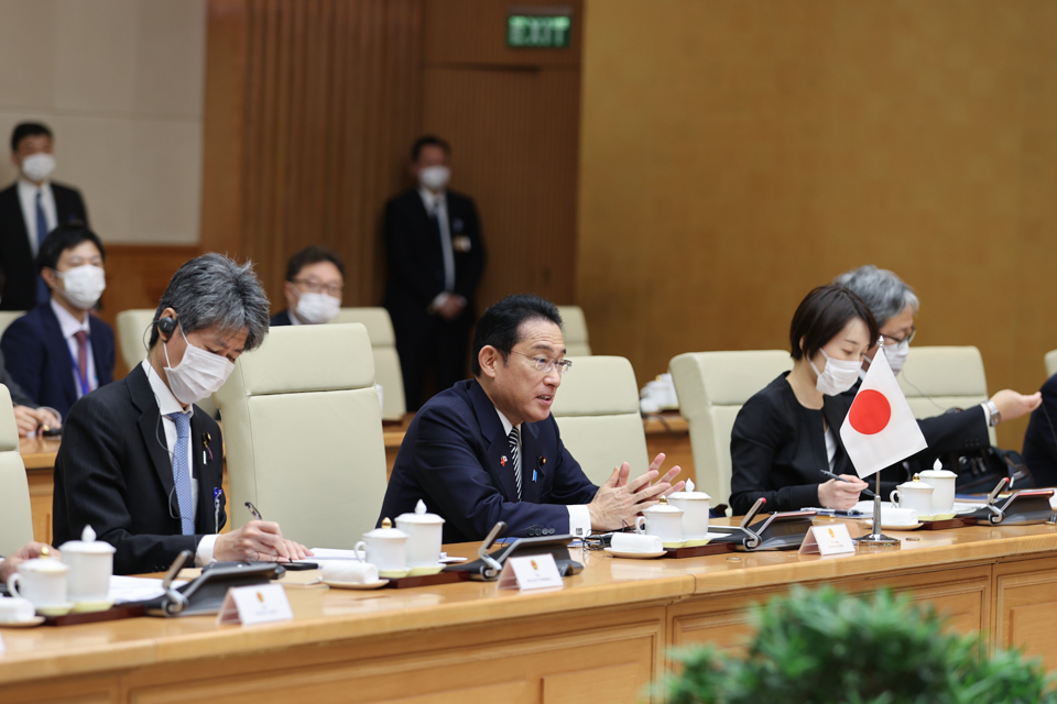 Thủ tướng Kishida Fumio: Nhật Bản sẽ tiếp tục hợp t&aacute;c, hỗ trợ to&agrave;n diện Việt Nam ph&aacute;t triển kinh tế - x&atilde; hội; hỗ trợ Việt Nam ph&aacute;t triển cơ sở hạ tầng trọng điểm