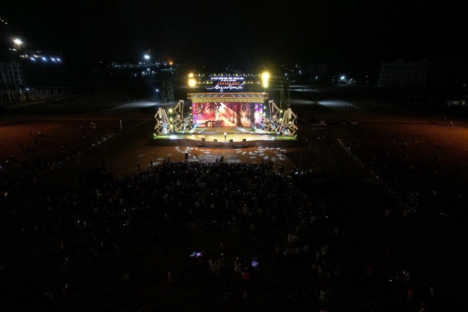 Mãn nhãn đêm nhạc trẻ và EDM SunFest tại Sầm Sơn dịp 30/4 - Ảnh 1