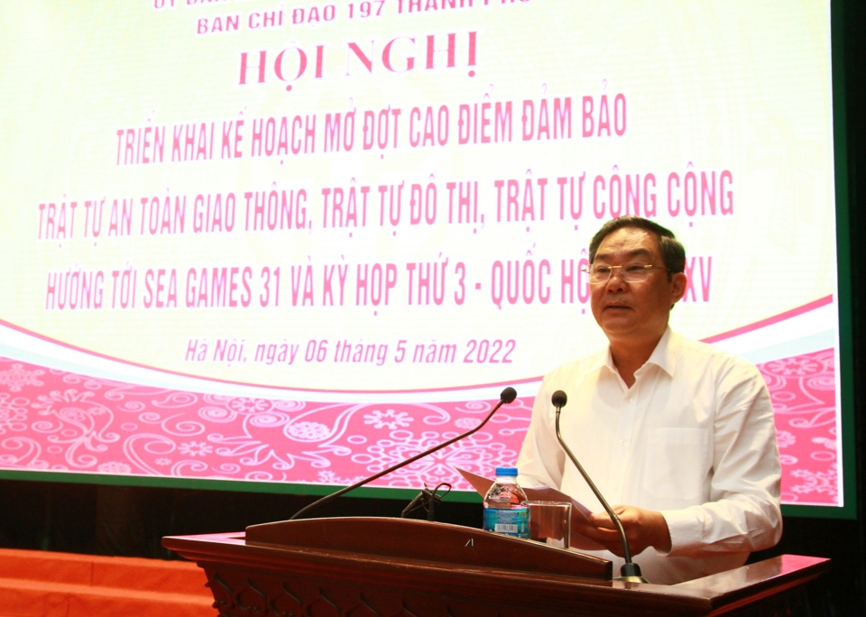 Ph&oacute; Chủ tịch Thường trực UBND TP L&ecirc; Hồng Sơn ph&aacute;t biểu tại Hội nghị.