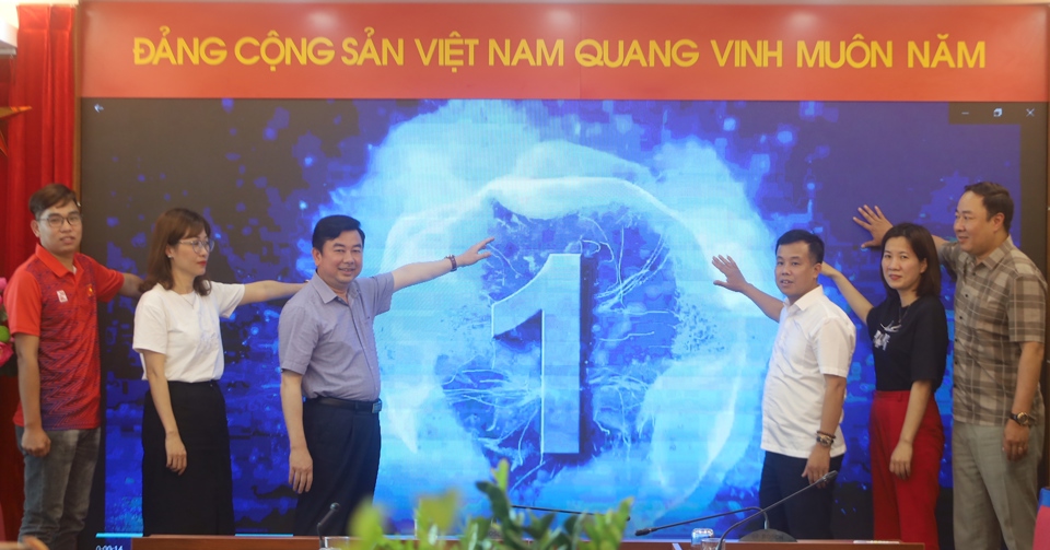 Ban Bi&ecirc;n &nbsp;b&aacute;o Kinh tế &amp; Đ&ocirc; thị v&agrave; c&aacute;c th&agrave;nh vi&ecirc;n Tổ theo d&otilde;i, tuy&ecirc;n truyền về hoạt động SEA Games 31 thực hiện nghi thức ra mắt chuy&ecirc;n trang ''Đồng h&agrave;nh c&ugrave;ng SEA Games 31.