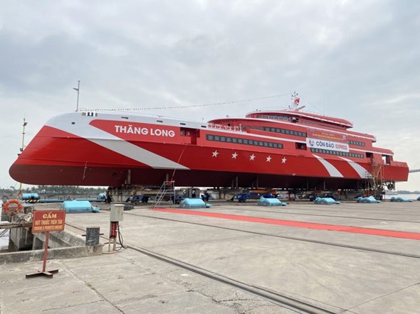 Hạ thủy siêu tàu khách cao tốc lớn nhất Việt Nam - Ảnh 1