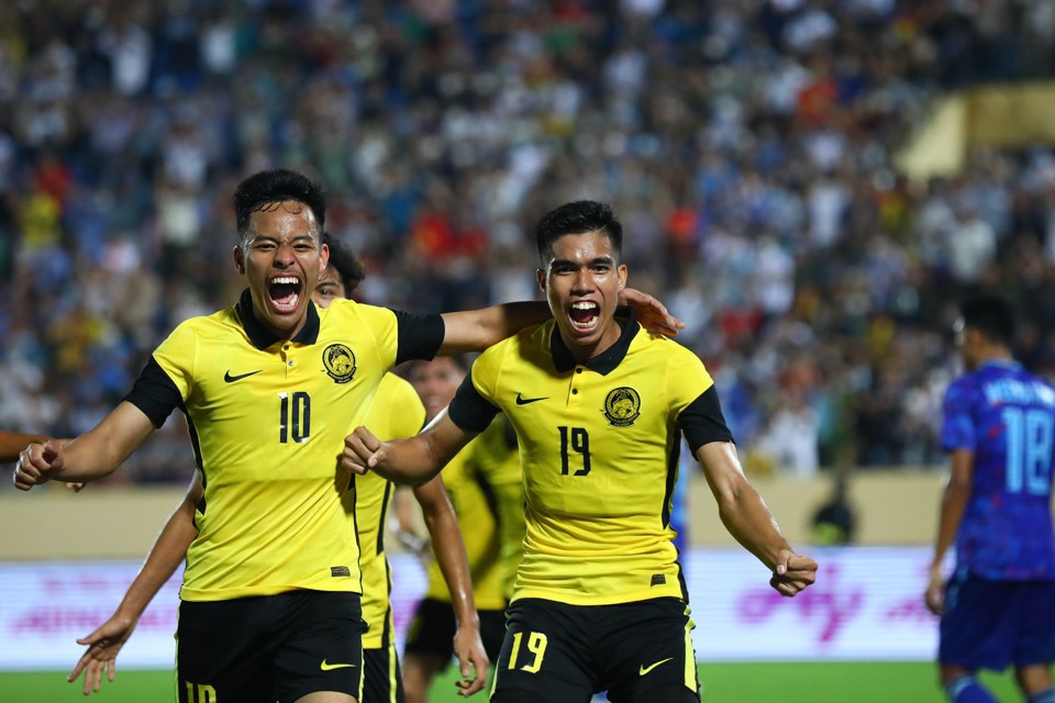 C&aacute;c cầu thủ Malaysia d&agrave;nh chiến thắng chung cuộc 2-1.