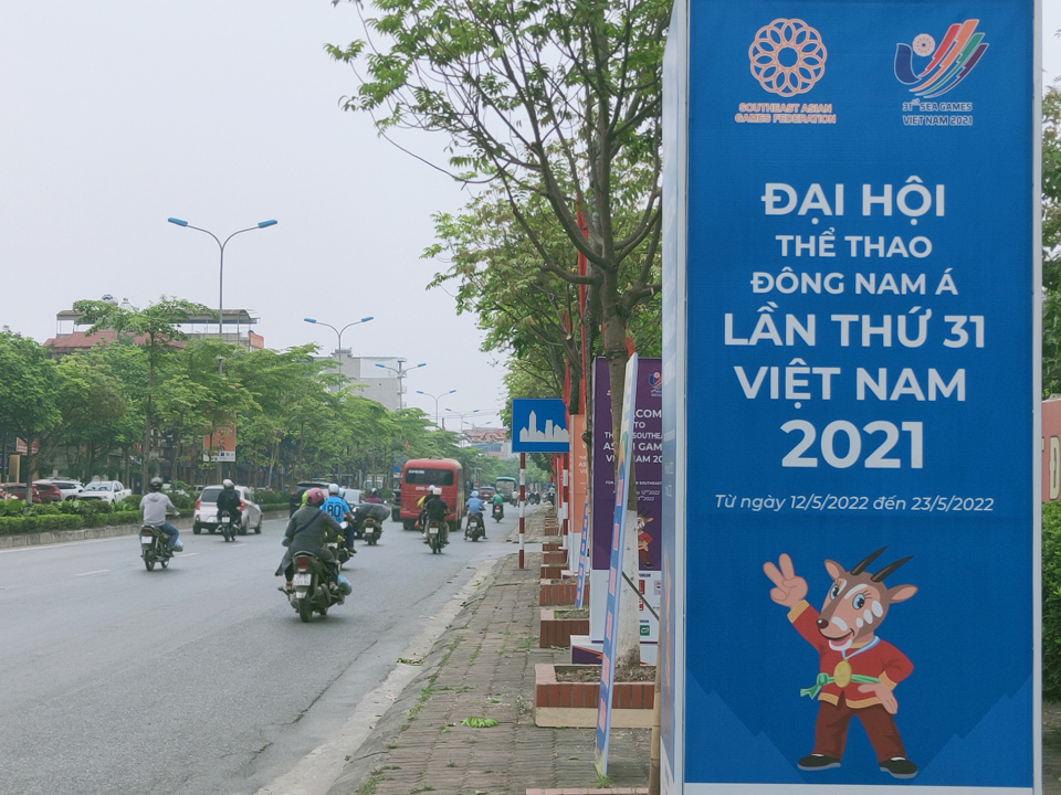 Pano quảng b&aacute; về SEA Games 31 lắp đặt tại phố T&acirc;y Sơn, thị trấn Ph&ugrave;ng, huyện Đan Phượng.
