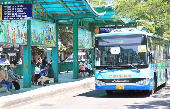 Hà Nội hỗ trợ đi lại bằng xe buýt cho người có thẻ SEA Games 31 - Ảnh 1