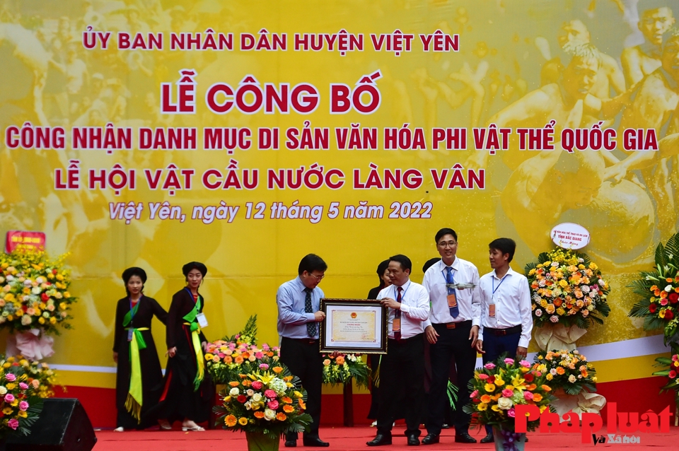 Độc đáo xem hội vật cầu nước độc nhất vô nhị của Việt Nam - Ảnh 2