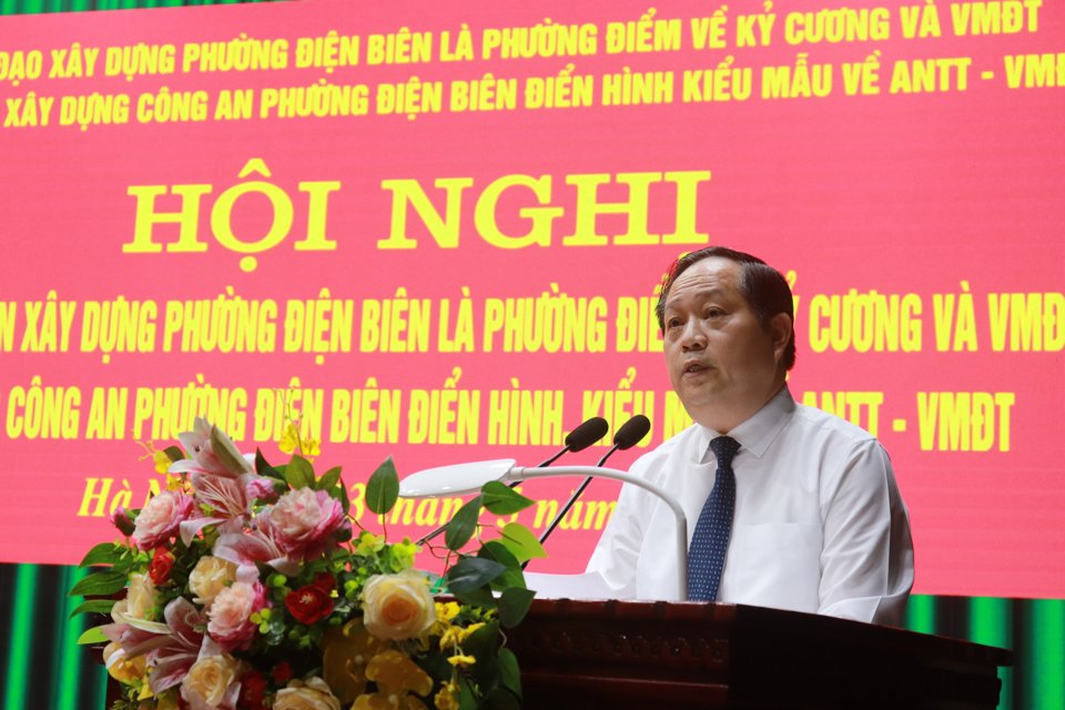 Chủ tịch UBND phường Điện Bi&ecirc;n Nguyễn Ch&iacute; Trung ph&aacute;t biểu tại hội nghị.&nbsp;