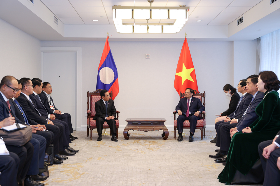 Thủ tướng Phạm Minh Chính gặp Thủ tướng Lào Phankham Viphavanh - Ảnh 2