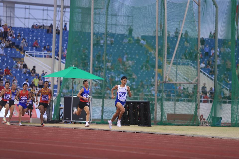 VĐV Nguyễn Văn Lai dẫn đầu trong chung kết điền kinh, nội dung 5.000m.