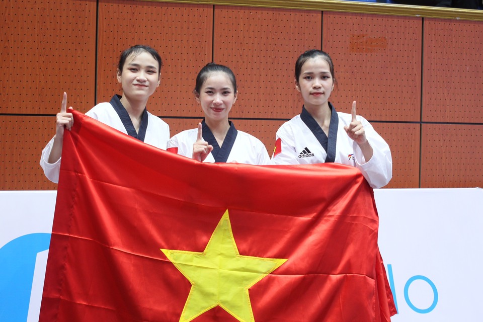 Taekwondo c&oacute; ng&agrave;y thi đấu th&agrave;nh c&ocirc;ng khi c&oacute; 4 tấm HCV cho Đo&agrave;n thể thao Việt Nam.
