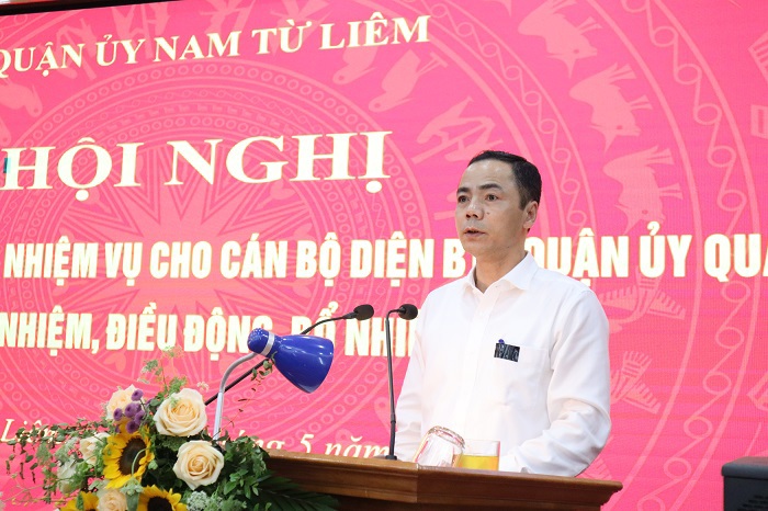 &Ocirc;ng Nguyễn Quang Di&ecirc;n - T&acirc;n Ch&aacute;nh Văn ph&ograve;ng HĐND - UBND quận Nam Từ Li&ecirc;m ph&aacute;t biểu nhận nhiệm vụ