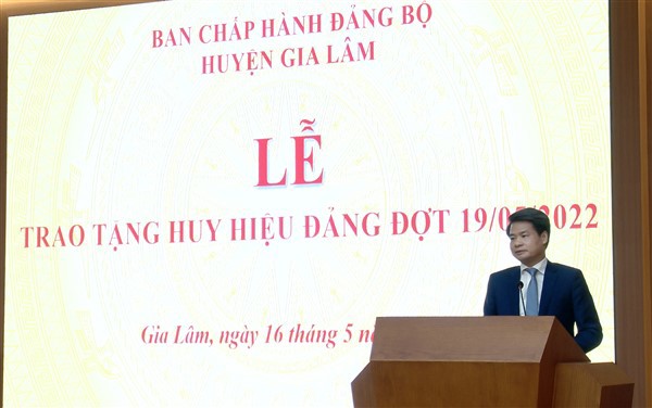 Trưởng ban Nội ch&iacute;nh Th&agrave;nh uỷ H&agrave; Nội Nguyễn Quang Đức ph&aacute;t biểu tại buổi lễ