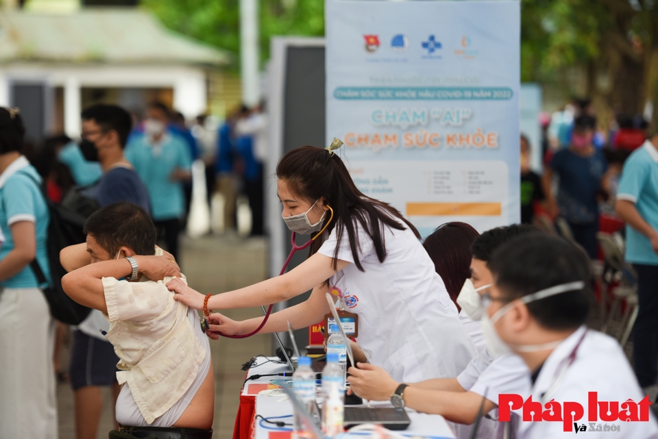 Hà Nội khám sức khoẻ miễn phí cho hơn 3000 tình nguyện viên SEA Games 31 - Ảnh 12