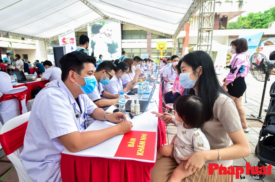 Hà Nội khám sức khoẻ miễn phí cho hơn 3000 tình nguyện viên SEA Games 31 - Ảnh 10