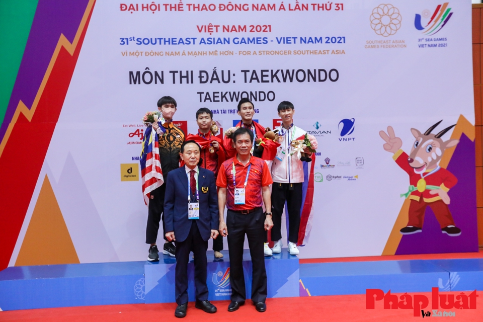 Võ sĩ Hà Nội cùng đồng đội “ẵm” 4 Huy chương Vàng Taekwondo biểu diễn - Ảnh 20