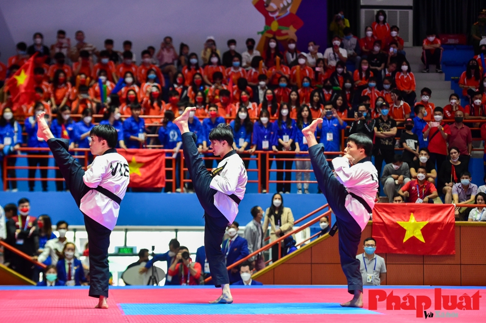 Võ sĩ Hà Nội cùng đồng đội “ẵm” 4 Huy chương Vàng Taekwondo biểu diễn - Ảnh 7